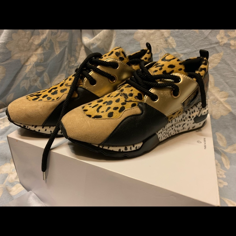 Brand new Steve Madden sneakers, never worn.
